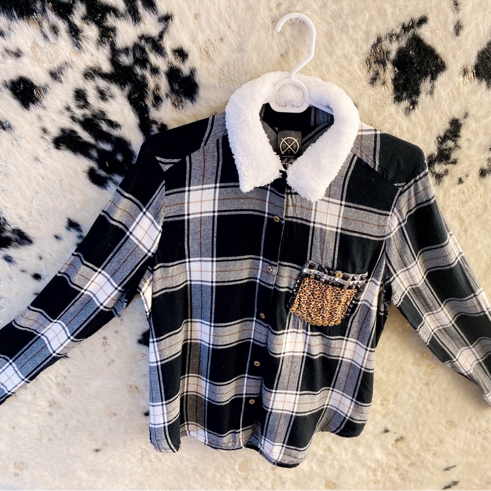 Custom design black and white flannel with Sherpa collar and animal print pocket
